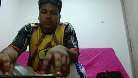 Snapshot of giant_feet chatting on May 21, 7:04 am BOSS online show from May 21, 7:04 am