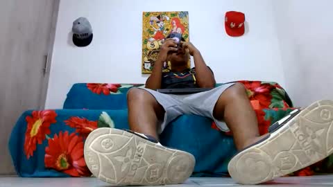 Snapshot of giant_feet chatting on May 26, 4:03 pm BOSS online show from May 26, 4:03 pm