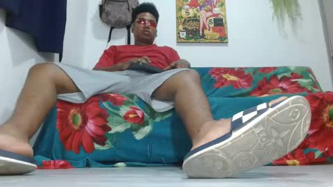 Snapshot of giant_feet chatting on May 27, 5:59 am BOSS online show from May 27, 5:59 am