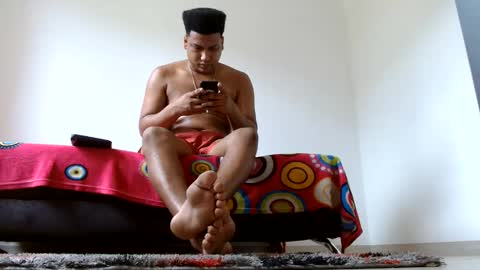 Snapshot of giant_feet chatting on May 28, 4:37 pm BOSS online show from May 28, 4:37 pm