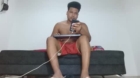 Snapshot of giant_feet chatting on June 4, 4:40 am BOSS online show from June 4, 4:40 am