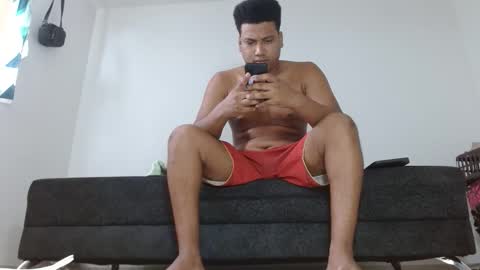 Snapshot of giant_feet chatting on June 4, 8:26 pm BOSS online show from June 4, 8:26 pm