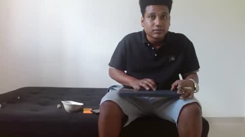 Snapshot of giant_feet chatting on June 19, 8:23 pm BOSS online show from June 19, 8:23 pm