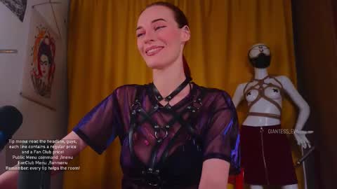 Snapshot of giantess_eva chatting on November 15, 5:31 pm Eva online show from November 15, 5:31 pm