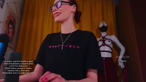 Snapshot of giantess_eva chatting on November 21, 5:33 pm Eva online show from November 21, 5:33 pm