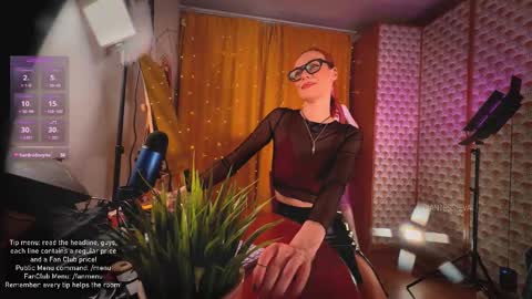 Snapshot of giantess_eva chatting on March 14, 3:50 pm Eva online show from March 14, 3:50 pm