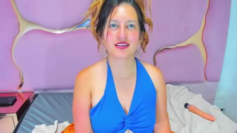 GiaRoussel online show from January 3, 8:01 pm