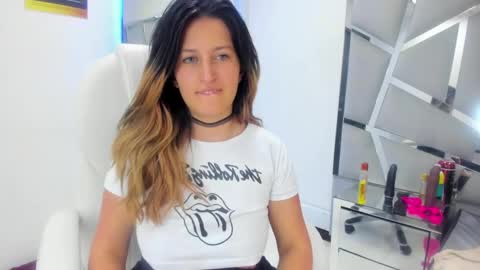 GiaRoussel online show from January 7, 11:24 pm