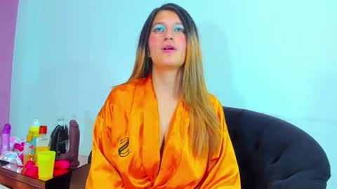 GiaRoussel online show from January 17, 4:36 pm