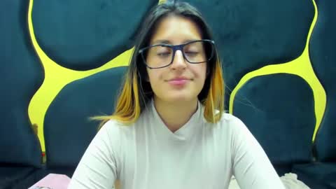 GiaRoussel online show from February 12, 7:45 pm