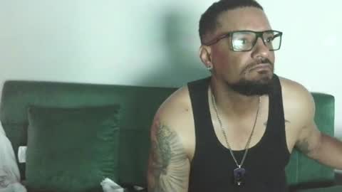 Snapshot of gifted_bucknasty chatting on June 18, 1:39 am Gifted online show from June 18, 1:39 am