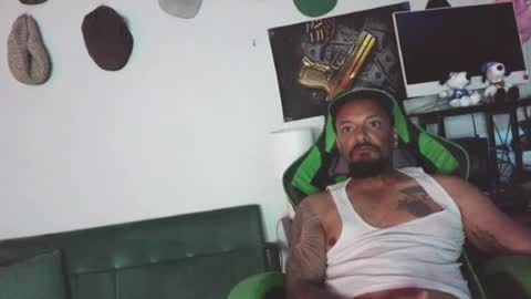 Snapshot of gifted_bucknasty chatting on July 14, 2:05 am Gifted online show from July 14, 2:05 am