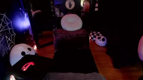 Giggles online show from December 27, 7:03 pm