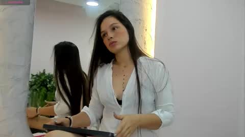 Gigi  online show from March 28, 10:15 am