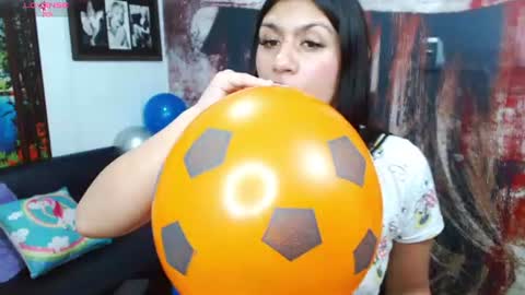 Snapshot of gigi_gilt_ chatting on June 19, 9:18 pm Gigi 3 online show from June 19, 9:18 pm