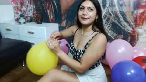 Snapshot of gigi_gilt_ chatting on June 23, 9:02 pm Gigi 3 online show from June 23, 9:02 pm