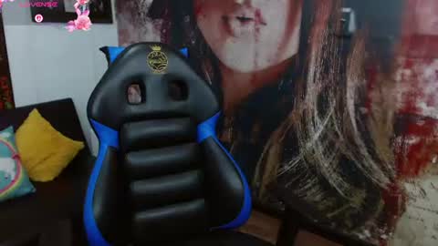 Snapshot of gigi_gilt_ chatting on August 1, 9:46 pm Gigi 3 online show from August 1, 9:46 pm