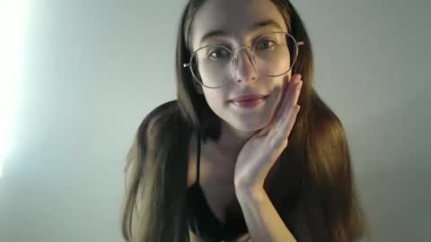 Gigi online show from December 4, 9:18 am