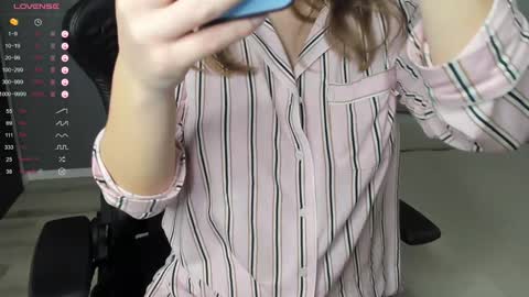 gigihadd online show from December 31, 3:09 pm