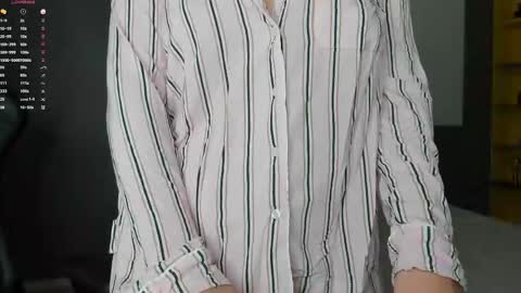 gigihadd online show from September 27, 12:21 pm