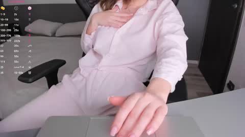 Snapshot of gigihadd chatting on April 25, 1:14 pm gigihadd online show from April 25, 1:14 pm