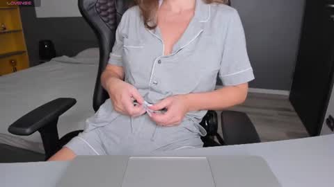 Snapshot of gigihadd chatting on July 5, 3:41 pm gigihadd online show from July 5, 3:41 pm