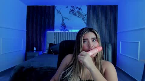 Gigi Doll online show from January 22, 5:17 pm