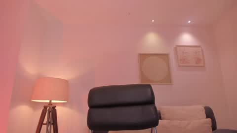 GIGI online show from December 6, 6:04 am