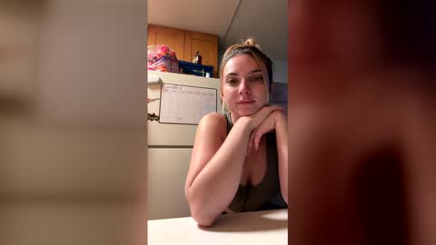 gigilovesyou1997 online show from May 14, 9:38 am