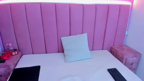 Snapshot of gigy_deluxe chatting on June 30, 2:29 pm gigy_deluxe online show from June 30, 2:29 pm