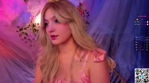 Stacy online show from December 14, 6:01 pm