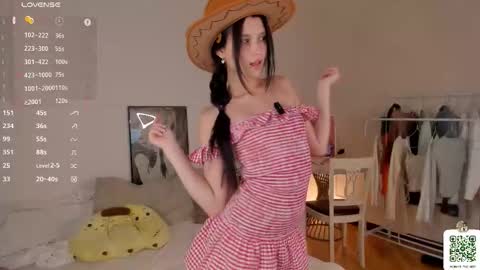 Mia online show from December 15, 8:07 am