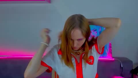 Snapshot of gina_lovelyy chatting on September 15, 8:03 am Gina online show from September 15, 8:03 am