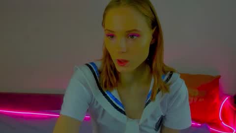 Snapshot of gina_lovelyy chatting on September 17, 2:35 am Gina online show from September 17, 2:35 am