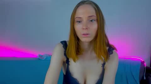 Snapshot of gina_lovelyy chatting on October 9, 11:30 am Gina online show from October 9, 11:30 am