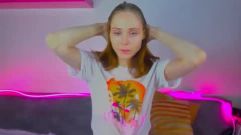 Snapshot of gina_lovelyy chatting on October 10, 11:09 am Gina online show from October 10, 11:09 am