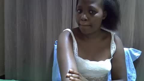 Snapshot of gina_sassy chatting on December 21, 6:15 pm Adiliah online show from December 21, 6:15 pm