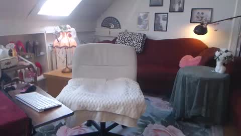 Snapshot of ginablondecam chatting on June 10, 10:58 am Gina online show from June 10, 10:58 am