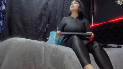 Snapshot of ginger_amarett chatting on January 6, 8:39 pm Miss online show from January 6, 8:39 pm