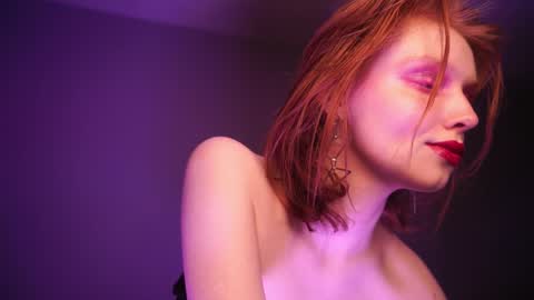 Snapshot of ginger_hugs chatting on December 12, 10:31 pm im expecting 350 thumbs up on my altar online show from December 12, 10:31 pm
