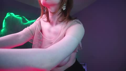Snapshot of ginger_hugs chatting on December 20, 4:20 am im expecting 350 thumbs up on my altar online show from December 20, 4:20 am