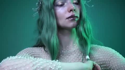        im expecting 350 thumbs up on my altar   online show from April 22, 10:11 pm