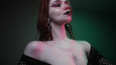 Snapshot of ginger_hugs chatting on April 23, 10:12 pm im expecting 350 thumbs up on my altar online show from April 23, 10:12 pm