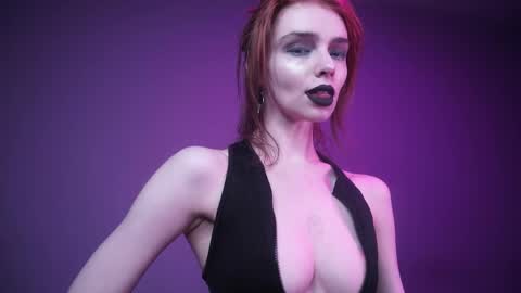 Snapshot of ginger_hugs chatting on May 12, 10:18 pm im expecting 350 thumbs up on my altar online show from May 12, 10:18 pm
