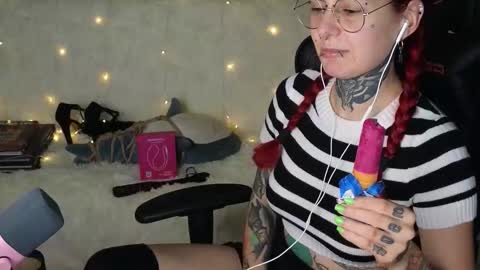 Snapshot of ginger_stay chatting on October 2, 11:01 pm Ginger online show from October 2, 11:01 pm