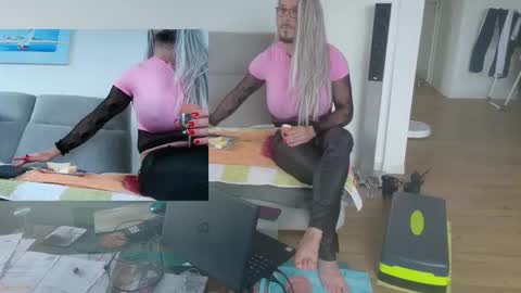 GingerPink online show from November 24, 10:15 am