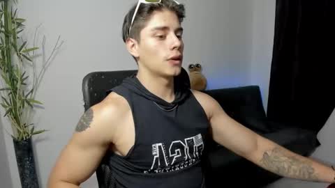 Snapshot of gio_russo chatting on December 5, 7:05 am GioRusso online show from December 5, 7:05 am