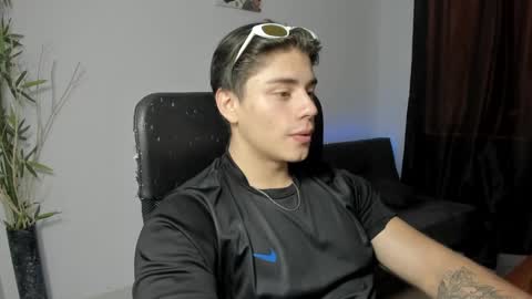 Snapshot of gio_russo chatting on December 10, 6:06 pm GioRusso online show from December 10, 6:06 pm