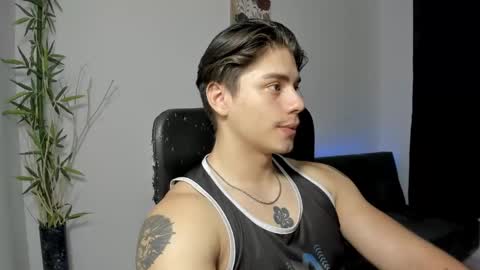 Snapshot of gio_russo chatting on December 19, 12:56 am GioRusso online show from December 19, 12:56 am