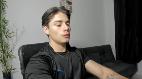 Snapshot of gio_russo chatting on December 20, 1:36 am GioRusso online show from December 20, 1:36 am
